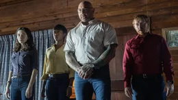L-R: Adriane (Abby Quinn), Sabrina (Nikki Amuka-Bird), Leonard (Dave Bautista) und Redmond (Rupert Grint)