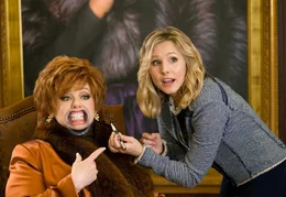 L-R: Michelle Darnell (Melissa McCarthy), Claire (Kristen Bell).