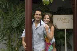 Aus Liebe zu ihrem Ehemann Ryan (Michael Landes, l.) holt Anw&auml;ltin Jess (Sarah Michelle Gellar, r.) seinen Bruder auf Bew&auml;hrung aus dem Knast. Ein fataler Fehler ...