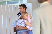 Simon (Leo Staar) und Ivy (Rosie Cavaliero) trauern um die verstorbene Jenny. Simon wollte schon bald mit Jenny vor den Traualter treten, doch nun bleibt ihm nichts als der Schmerz &uuml;ber ihren fr&uuml;hen Tod.