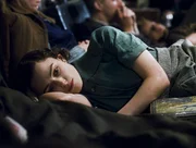 Anl&auml;sslich einer L&uuml;ge ihrer Schwester, wird Cecilia (Keira Knightley) von der Liebe ihres Lebens getrennnt ...