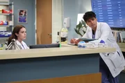 Dr. Jules Millin (Adelaide Kane, l.); Dr. Lucas Adams (Niko Terho, r.)