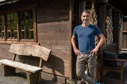 Marcus Fahn steht vor der Gemündener Hütte. Marcus Fahn steht vor der Gemündener Hütte.