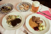 "Switschkowa und Powidltascherl" im altösterreichischen und böhmischen Restaurant "Zu den 3 Buchteln"