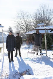 (v.l.n.r.) Isabelle Lacoste (Elle-Máijá Tailfeathers); Yvette Nichol (Sarah Booth); Armand Gamache (Alfred Molina)