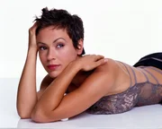 (6. Staffel) - Mit ihrer einzigartigen Fähigkeit trägt Phoebe (Alyssa Milano) zum Erfolg des Hexen-Trios bei ...