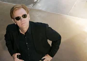 Der Mord an Drogenboss Ronnie Temple, w&auml;hrend der Sonnenfinsternis, wirft Fragen auf, die Lt. Horatio Caine (David Caruso) und sein Team zu beantworten versuchen ...