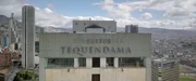 Nachdem Pablo Escobar untergetaucht ist, wird seine Familie im Hotel Tequendama in Bogotá unter Polizeischutz gestellt.