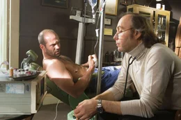 Chev (Jason Statham, l.)