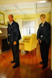 Sind auf alles gefasst: Lt. John Stillman (John Finn, l.) und Det. Lilly Rush (Kathryn Morris, r.)