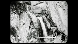 Die B&auml;rensch&uuml;tzklamm sollte ein Erholungsgebiet f&uuml;r die Steiermark werden, wie es der Semmering f&uuml;r die Wiener war &ndash; erste Ideen dazu kamen vom Grazer Bergclub bereits 1873, feierlich er&ouml;ffnet wurde die Klamm 1902.