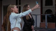 Bin ich schön? In Beverly Hills ist das die alles entscheidende Frage. Bin ich schön? In Beverly Hills ist das die alles entscheidende Frage.