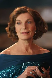 Martha Rodgers (Susan Sullivan) wohnt vor&uuml;bergehend bei ihrem Sohn. Kleinere Streitereien sind vorprogrammiert ...