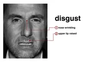 Dr. Cal Lightman (Tim Roth) demonstriert Emp&ouml;rung.