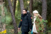 Antoine Dumas (Raphaël Lenglet , l.); Candice Renoir (Cécile Bois, r.) Antoine Dumas (Raphaël Lenglet , l.); Candice Renoir (Cécile Bois, r.)