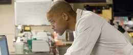 Dr. Bennet Omalu (Will Smith).