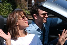 Lisa (Sophie Marceau) und John (Colin Woodell)