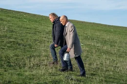 Tom (Uwe Ochsenknecht, li.) und Heinrich (Heiner Lauterbach) haben eine ungew&ouml;hnliche Mission.