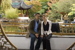 Jess (Sarah Michelle Gellar, r.) und Ryan (Michael Landes, l.) sind ein gl&uuml;ckliches Ehepaar. Einziger Wehmutstropfen ist sein Bruder Roman, der momentan im selben Haus wohnt und ein unberechenbares, selbsts&uuml;chtiges Naturell besitzt ...