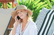 Während Dannys Mutter Carla (Melanie Griffith) zu Besuch kommt, wird ein Immobilienmakler in einem seiner Objekte hinter einer Wand eingemauert aufgefunden ...