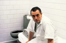 Um mehr &uuml;ber die Psyche des Killers zu erfahren, sucht das FBI Hilfe beim inhaftierten Massenm&ouml;rder Dr. Lecktor (Brian Cox). Denn inzwischen ist dem FBI jedes Mittel recht, weil die Zeit dr&auml;ngt ...