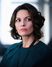 Isobel Castille (Alana De la Garza)