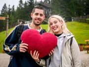 Kandidat Adriano und Single Ina folgen ihrem Herzen. Kandidat Adriano und Single Ina folgen ihrem Herzen.