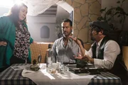 Richard (Silvan-Pierre Leirich, M.) findet in Griechenland bei Spiridula Petropoulos (Hülya Duyar) und einem Wirt (Sam Eisenstein) tatsächlich Hinweise, die ihm helfen könnten, Axel zur Strecke zu bringen...