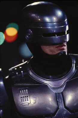 Murphy (Peter Weller)