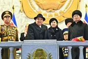 Kim Jong-un zeigt sich auffallend oft mit seiner j&uuml;ngsten Tochter Kim Ju-ae. Es gibt sogar eine Briefmarke mit ihrem Portr&auml;t.
