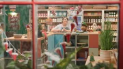 Der Leckerladen ist schön weihnachtlich geschmückt.