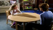 Vom wem wurde Holly Purcell vergewaltigt? Detective Olivia Benson befragt die 9-jährige Schülerin.