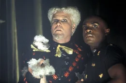 Als der Staatschef von Malaysia plant, in seiner Heimat die Kinderarbeit abzuschaffen, erkennt Modezar Mugato (Will Ferrell, l.) sogleich, dass damit die Haute-Couture-Industrie in den Ruin getrieben w&uuml;rde. Da fasst er einen infamen Plan ...