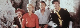 Old Wabble (Paddy Fox, l.), Judith (Leticia Rom&aacute;n, 2.v.l.), Toby (Terence Hill, 2.v.r.) und Captain Miller (Erik Schumann, r.) erkennen pl&ouml;tzlich den Ernst ihrer Lage ...