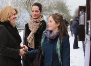 Rosamunde Pilcher - Vier Jahreszeiten: Winterwende Mutter, Tochter und Enkelin glücklich wiedervereint: Senta Berger als Julia Combe, Natalia Wörner als Charlotte Combe, Paula Kalenberg als Abigail Combe