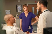 "Atlanta Medical", "Ehrliche Liebe." Die kriminellen Machenschaften von 'Quo Vadis' werden endlich aufgedeckt. Devon ist &uuml;bergl&uuml;cklich, als die totgeglaubte Julian Booth &uuml;berraschend auftaucht. Endlich erf&auml;hrt er, was wirklich mit ihr passiert ist. Conrad und Alec behandeln die Turnerin Valerie, die sowohl weibliche, als auch m&auml;nnliche Geschlechtsmerkmale aufweist. Kitts Ex-Ehemann Brett steht eine hochriskante Operation bevor und Nic konzentriert sich ganz auf ihre Schwester Jessie. Im Bild (v.li.): Christopher B. Duncan (Brett Slater), Jane Leeves (Kit Voss), Tasso Feldman (Irving Feldman).