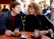 Dr. Stefan Frank (Sigmar Solbach) besucht Vanessa (Denise Virieux) auf Mallorca. Zwischen den ehemaligen Liebenden herrscht große Befangenheit...