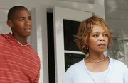 Was hat es mit Betty (Alfre Woodard, r.) und Matthew Applewhite (Mehcad Brooks, l.) auf sich, dass sie keinen ins Haus lassen wollen? Was hat es mit Betty (Alfre Woodard, r.) und Matthew Applewhite (Mehcad Brooks, l.) auf sich, dass sie keinen ins Haus lassen wollen?