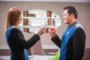 Commander Kelly Grayson (Adrianne Palicki, l.); Captain Ed Mercer (Seth MacFarlane, r.) Commander Kelly Grayson (Adrianne Palicki, l.); Captain Ed Mercer (Seth MacFarlane, r.)
