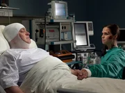 Bertram Schönegge (Bernd Stegemann) hat die Operation gut überstanden. Caro (Sandra S. Leonhard) und ihr Vater haben so die Chance, alle Unklarheiten aus dem Weg zu räumen und sich zu versöhnen.