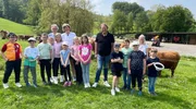 Björn Freitag (M) besucht mit der Koch-AG einen Bauernhof in Bergneustadt.
