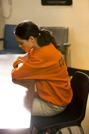 Ava Torres (Alyssa Diaz) hat ihren Hilferuf aus der Jugendanstalt via Telefon geschickt. Sie scheint sich in ernsthafter Not zu befinden.
