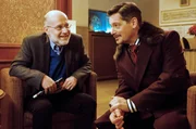 Falk (Fritz Karl, r.) bekommt die Möglichkeit existenzielle Fragen nach der Endlichkeit der Dinge mit dem Astrophysiker Prof. Dr. Harald Lesch (Harald Lesch, l.) zu erörtern.