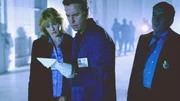 Ein Mörder treibt mit Grissom (William Petersen), Catherine (Marg Helgenberger) und Brass (Paul Guilfoyle, r.) ein Katz- und Mausspiel. Ein Mörder treibt mit Grissom (William Petersen), Catherine (Marg Helgenberger) und Brass (Paul Guilfoyle, r.) ein Katz- und Mausspiel.