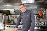 Alexander Herrmann im Foodtruck.
