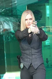Eine Verschwörung, die ganz Miami in Gefahr bringen könnte, hält Calleigh Duquesne (Emily Procter) und ihr Team in Atem ...