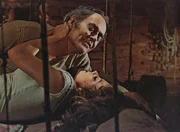 Die junge Witwe Jill (Claudia Cardinale, unten) ist wieder auf Freiersf&uuml;&szlig;en und verf&auml;llt dem Charme von Frank (Henry Fonda, oben) ...