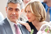 Auf einem seiner Fl&uuml;ge lernt Ryan (George Clooney, l.) eine Seelenverwandte kennen, die Gesch&auml;ftsfrau Alex (Vera Farmiga, r.), die wie er lieber zwischen zwei Fl&uuml;gen unverbindlichen Sex sucht, als eine feste Partnerschaft eingehen zu wollen ...