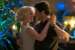 Nach und nach kommen sich Abby (Katherine Heigl, l.) und Mike (Gerard Butler, r.) n&auml;her ...
