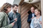 "Soko Kitzb&uuml;hel", "Trauerreden." Im Bild (v.li.): Julia Cencig (Nina Pokorny), Jakob Seeb&ouml;ck (Lukas Roither), Michael Sch&ouml;nborn (Armin Kuschner), Ulrike Beimpold (Vera Kuschner).